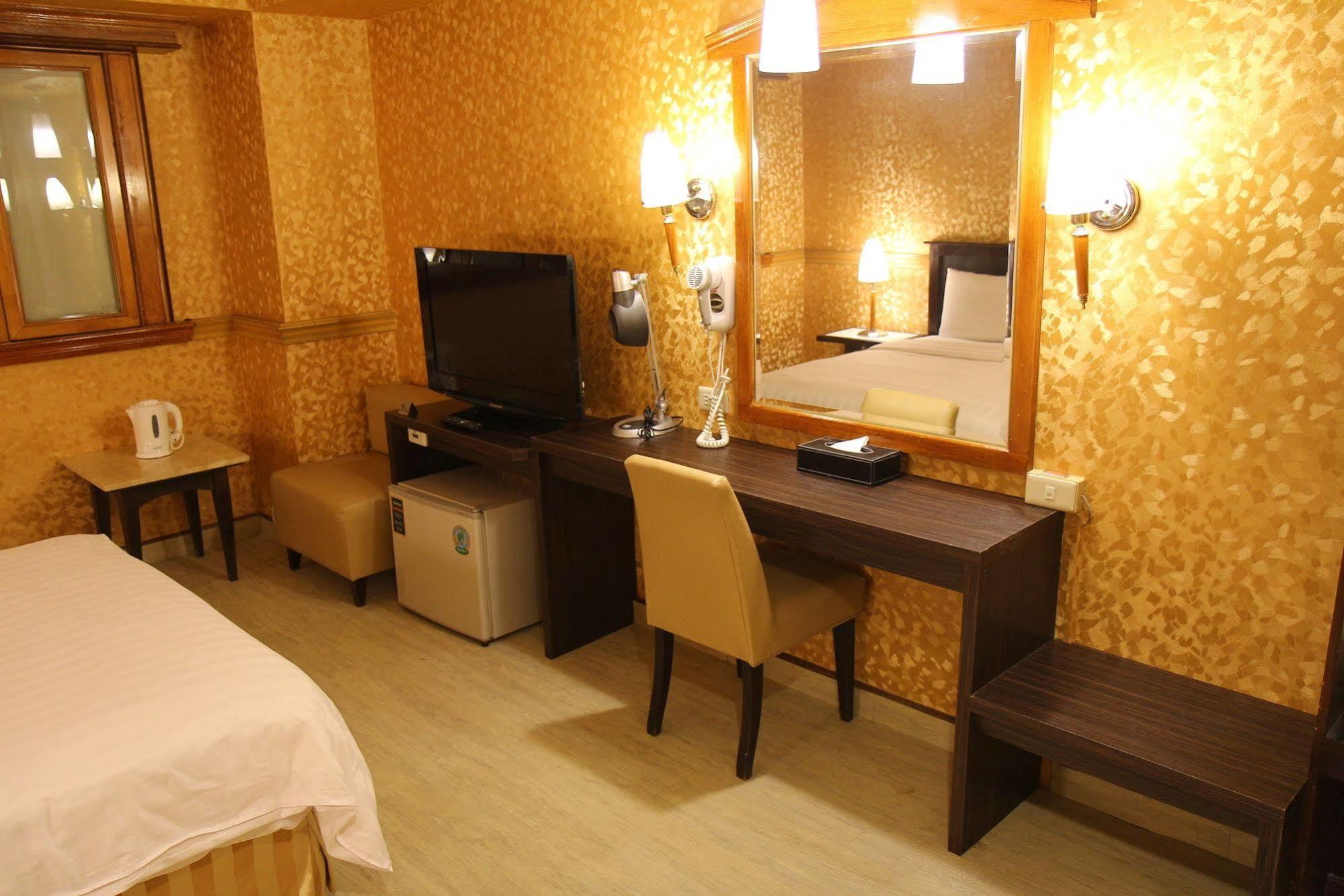 Goodness Hotel Kaohsiung Exterior photo